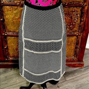 BCBG skirt size 2 new‎